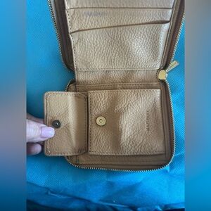 Hammitt women's wallet in toast color🌺cute little Hammitt  lots a life left!